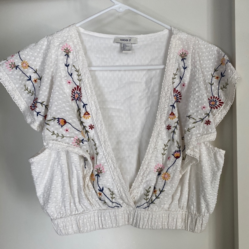 Deep v neck embroidered crop
